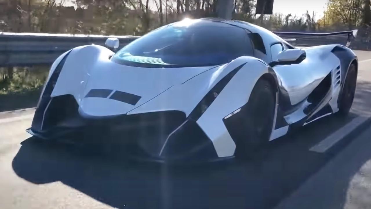 Видео: экзотический гиперкар Devel Sixteen прокатился по дорогам Италии —  Motor