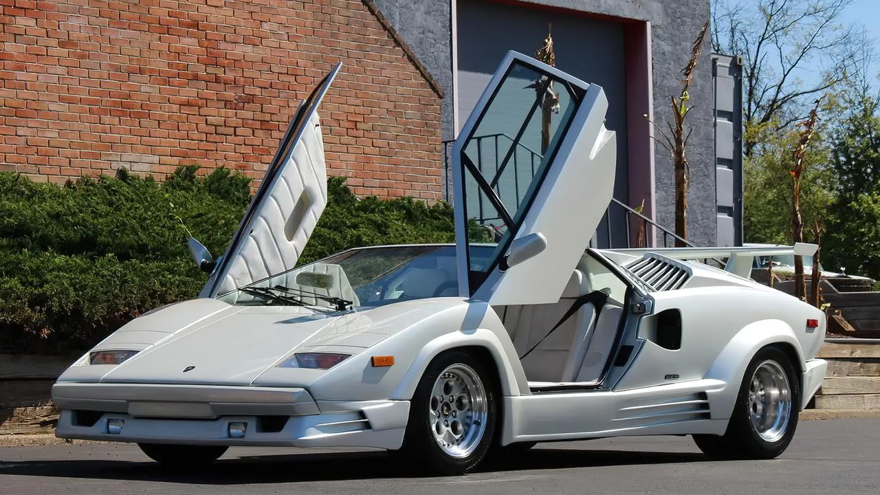 На продажу выставили юбилейный Lamborghini Countach с минимальным пробегом  — Motor