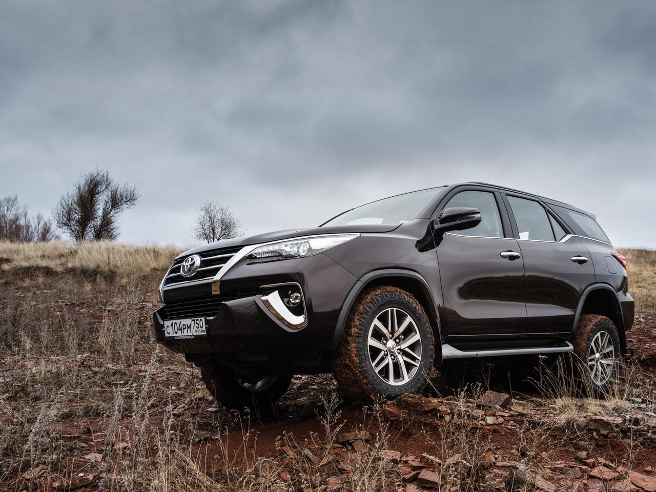 Разбираемся, зачем Toyota привезла в Россию еще один рамный внедорожник –  Fortuner — Тест-драйв — Motor