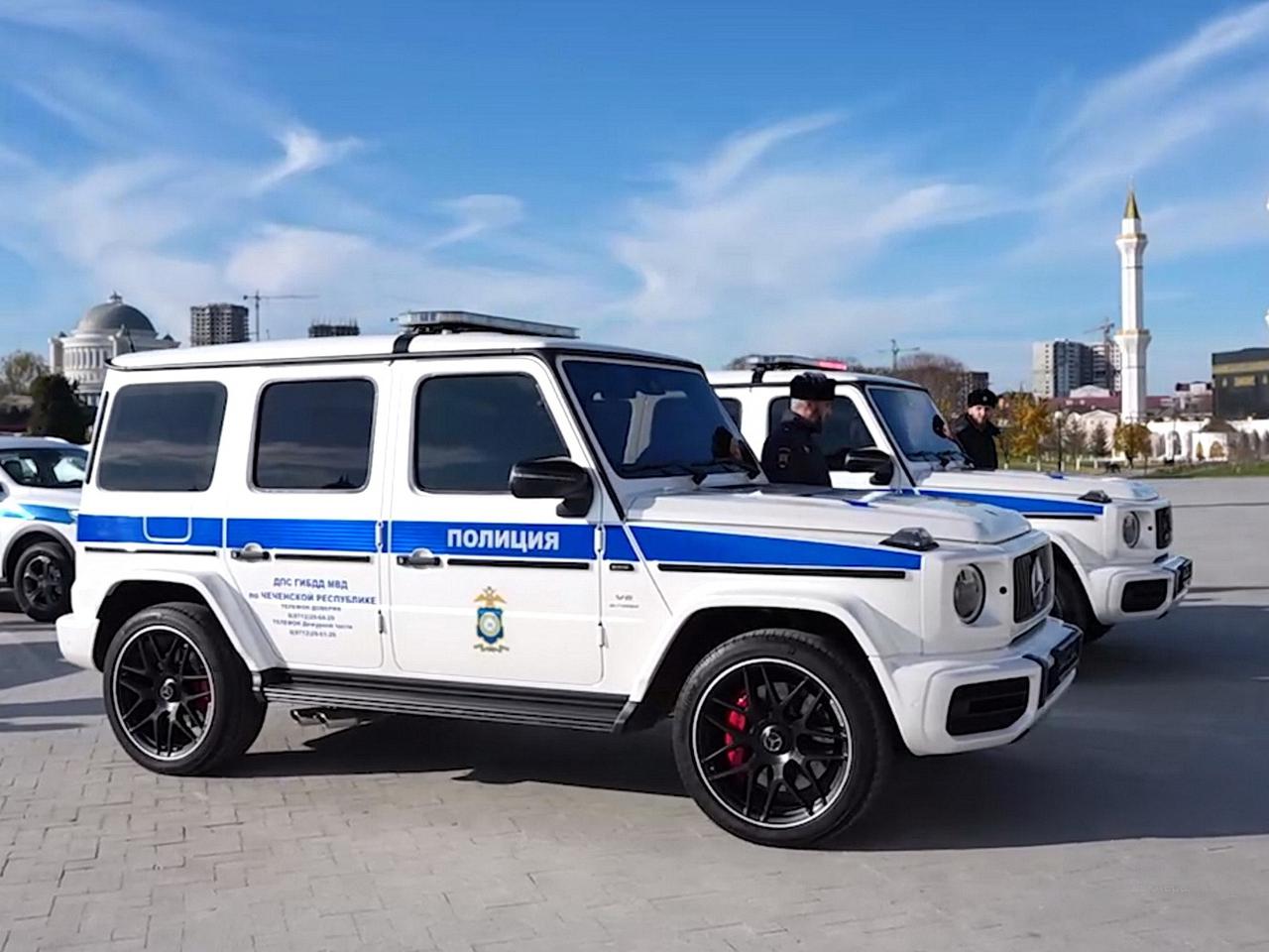 Видео: полиция Чечни получила новые Mercedes-AMG G 63 — Motor