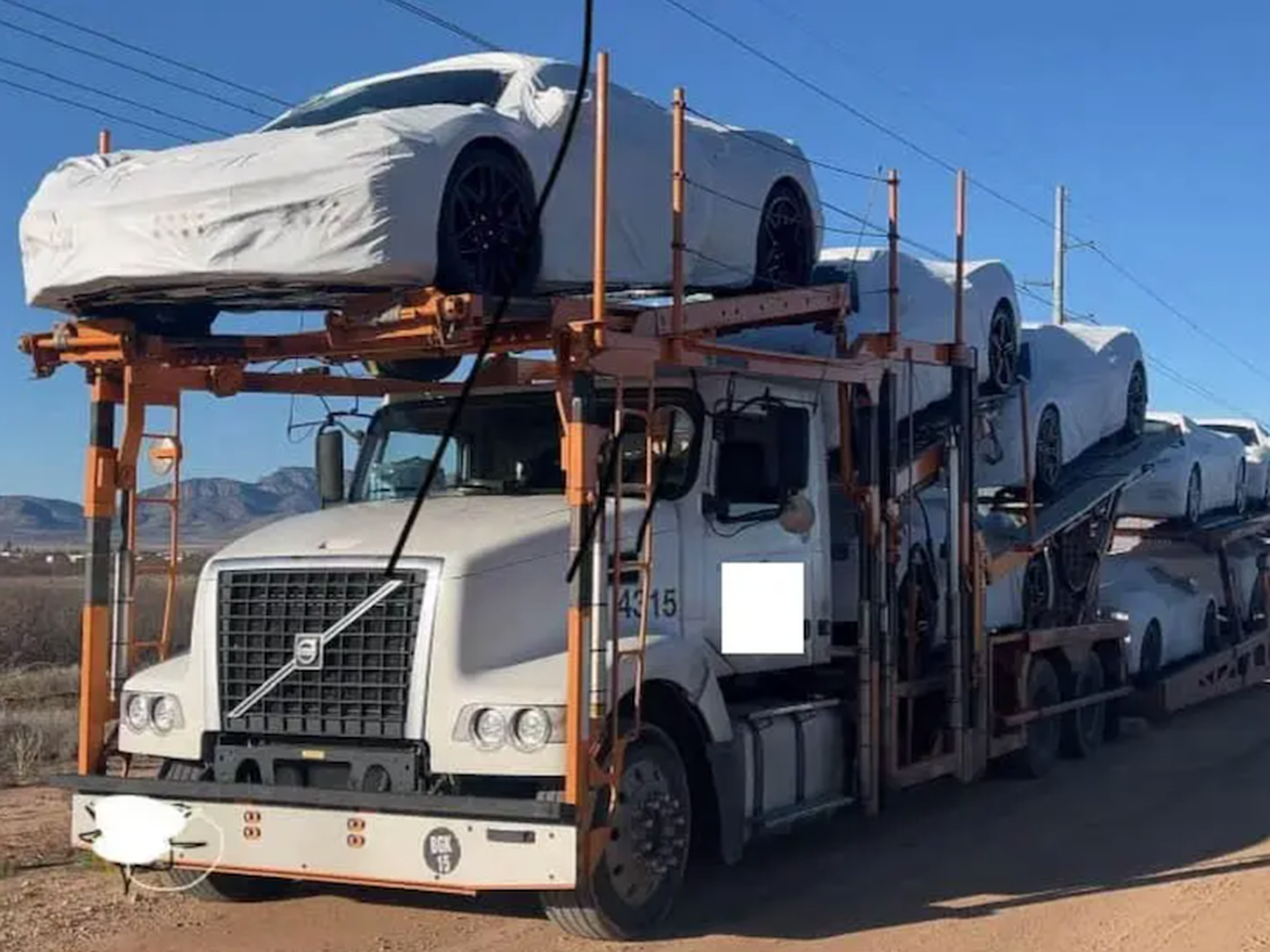 Американец угнал автовоз с Chevrolet Corvette, чтобы доехать до дома после  выхода из тюрьмы — Motor