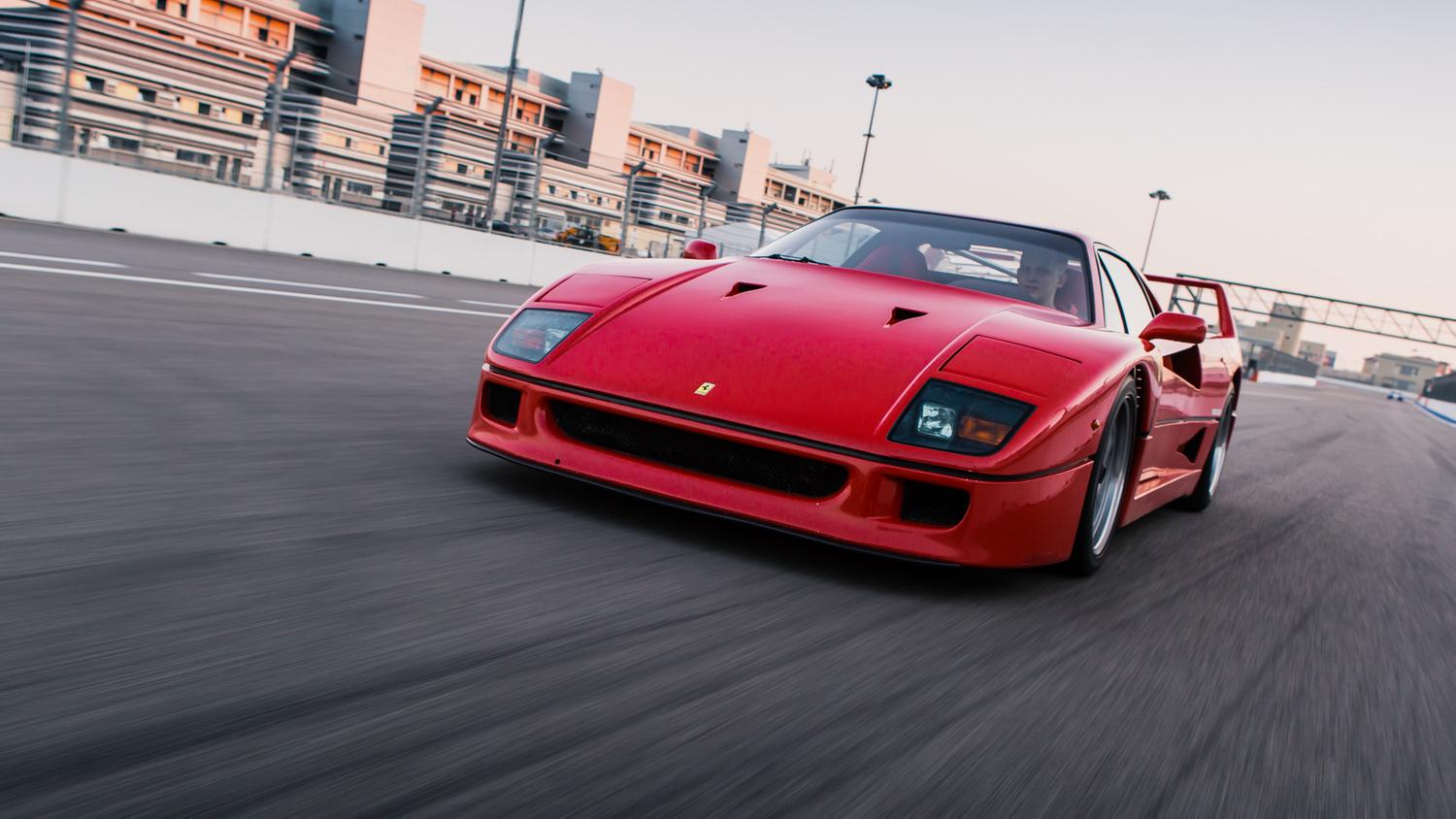 Тест-драйв турбо-Ferrari прошлого и настоящего. Часть вторая: Ferrari F40 —  Тест-драйв — Motor