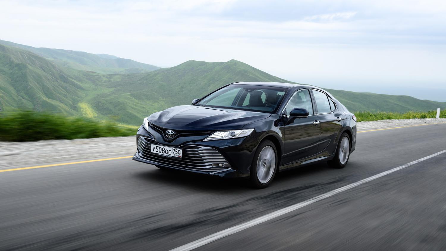 Мы поездили на новой Camry и не поверили, что это Toyota — Тест-драйв —  Motor