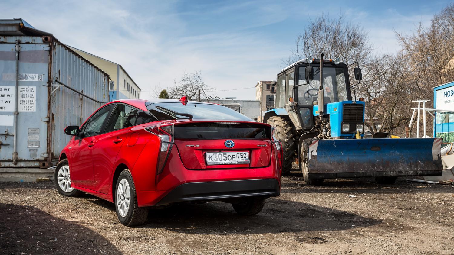 Повседневная жизнь с гибридом Toyota Prius — первые впечатления —  Тест-драйв — Motor