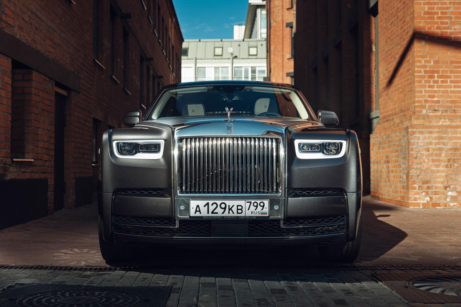 Чтобы понять флагман Rolls-Royce, мы поездили сразу на двух «Фантомах» —  Тест-драйв — Motor