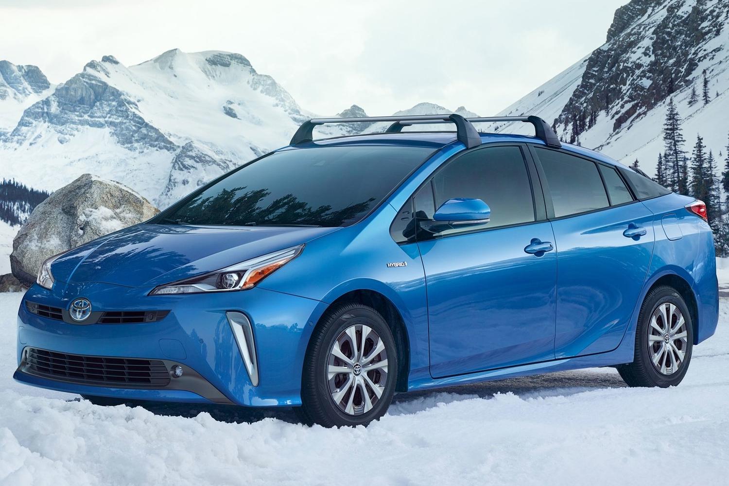 Гибрид Toyota Prius обновился и получил полный привод — Motor