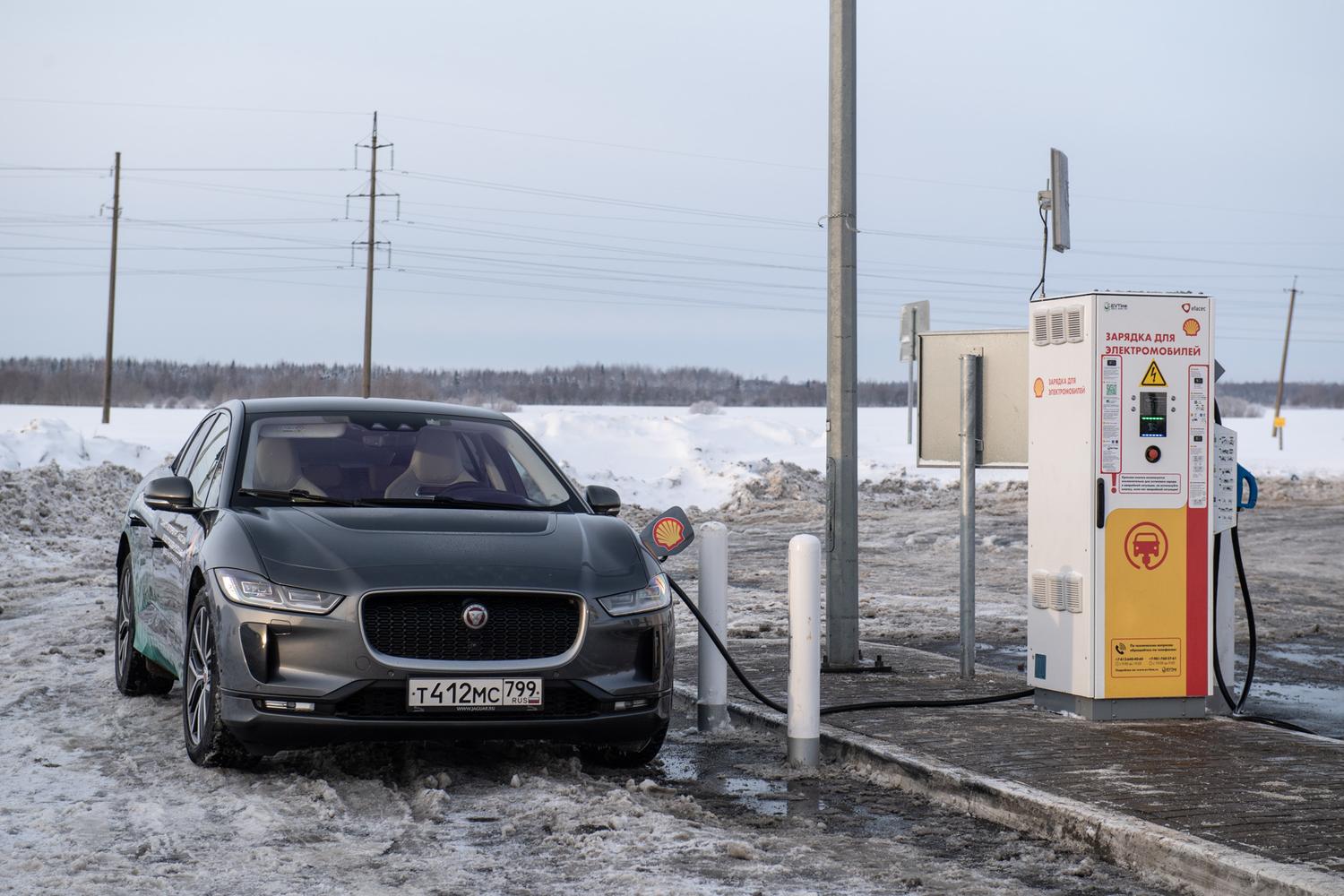 Едем из Москвы в Петербург на электрическом Ягуаре — Репортаж — Motor