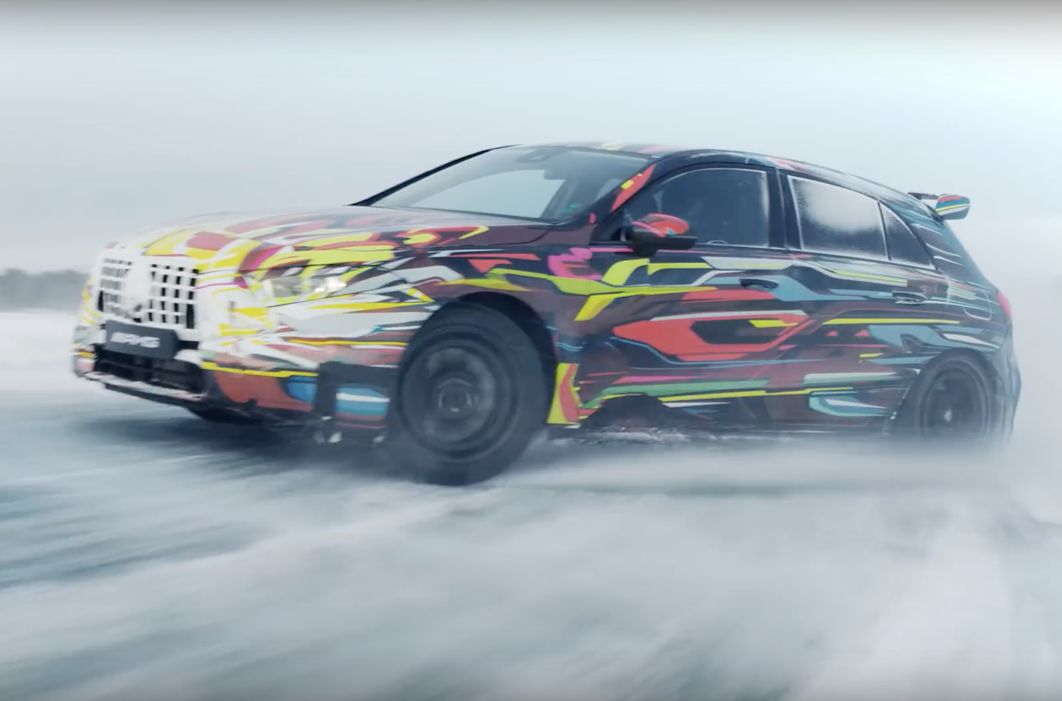 Видео: новый Mercedes-AMG A 45 дрифтит по льду — Motor