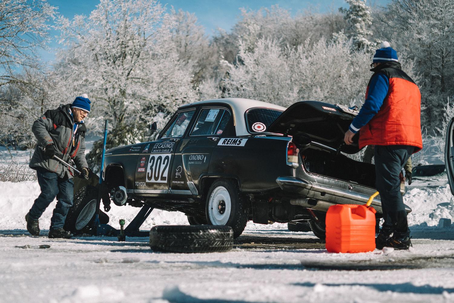 Видео: советские машины против Mini и Porsche на ралли Монте-Карло! Что из  этого вышло? — Репортаж — Motor