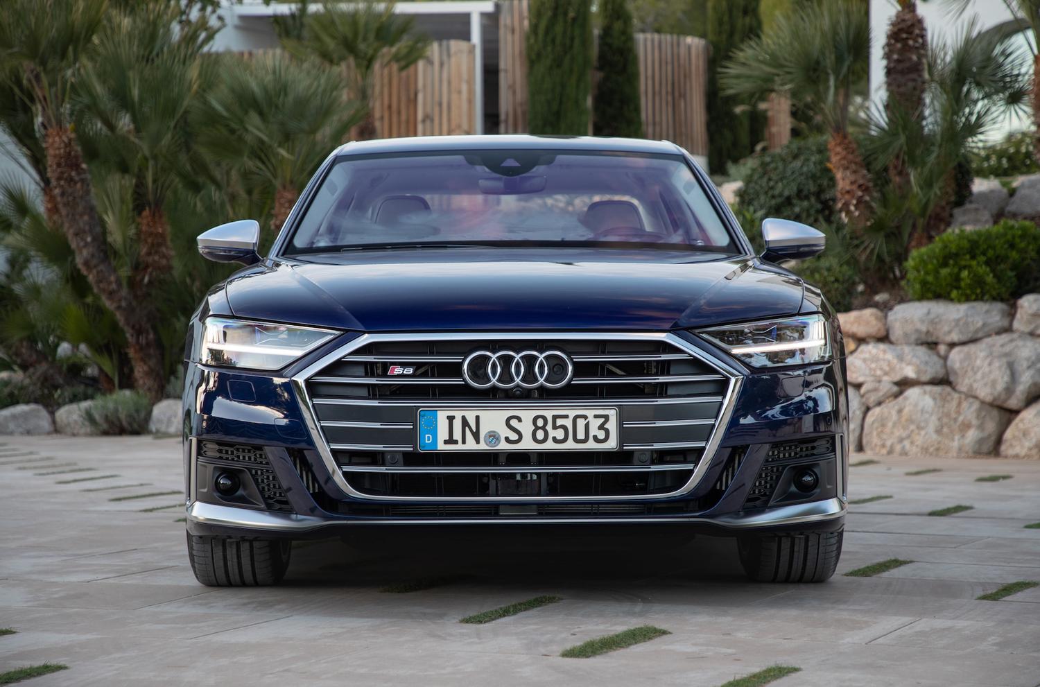 Роскошь на четырех колесах: элитные внедорожники от Audi