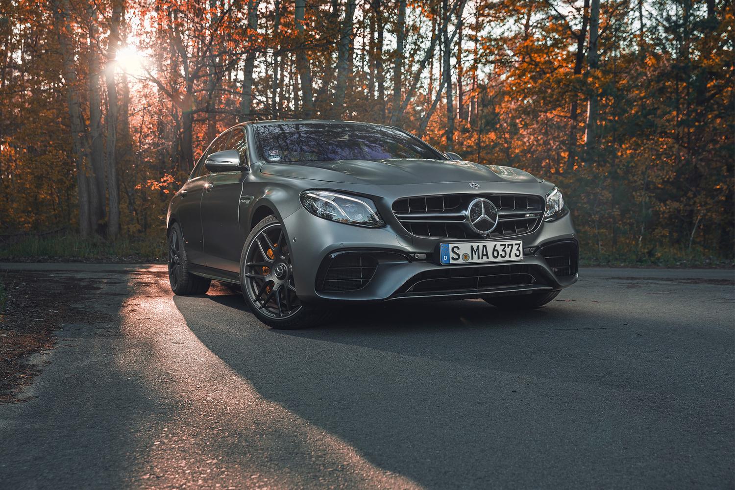 Mercedes-AMG E 63 S встречается c полумифическим Е 60 AMG Limited —  Репортаж — Motor