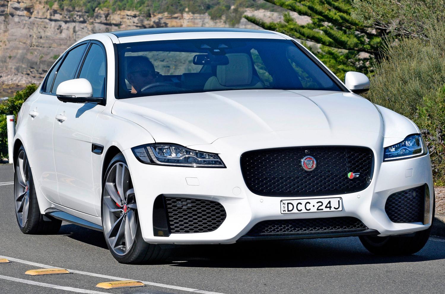 Обновленный Jaguar XF: новый интерьер, меньше моторов и версии для России —  Motor