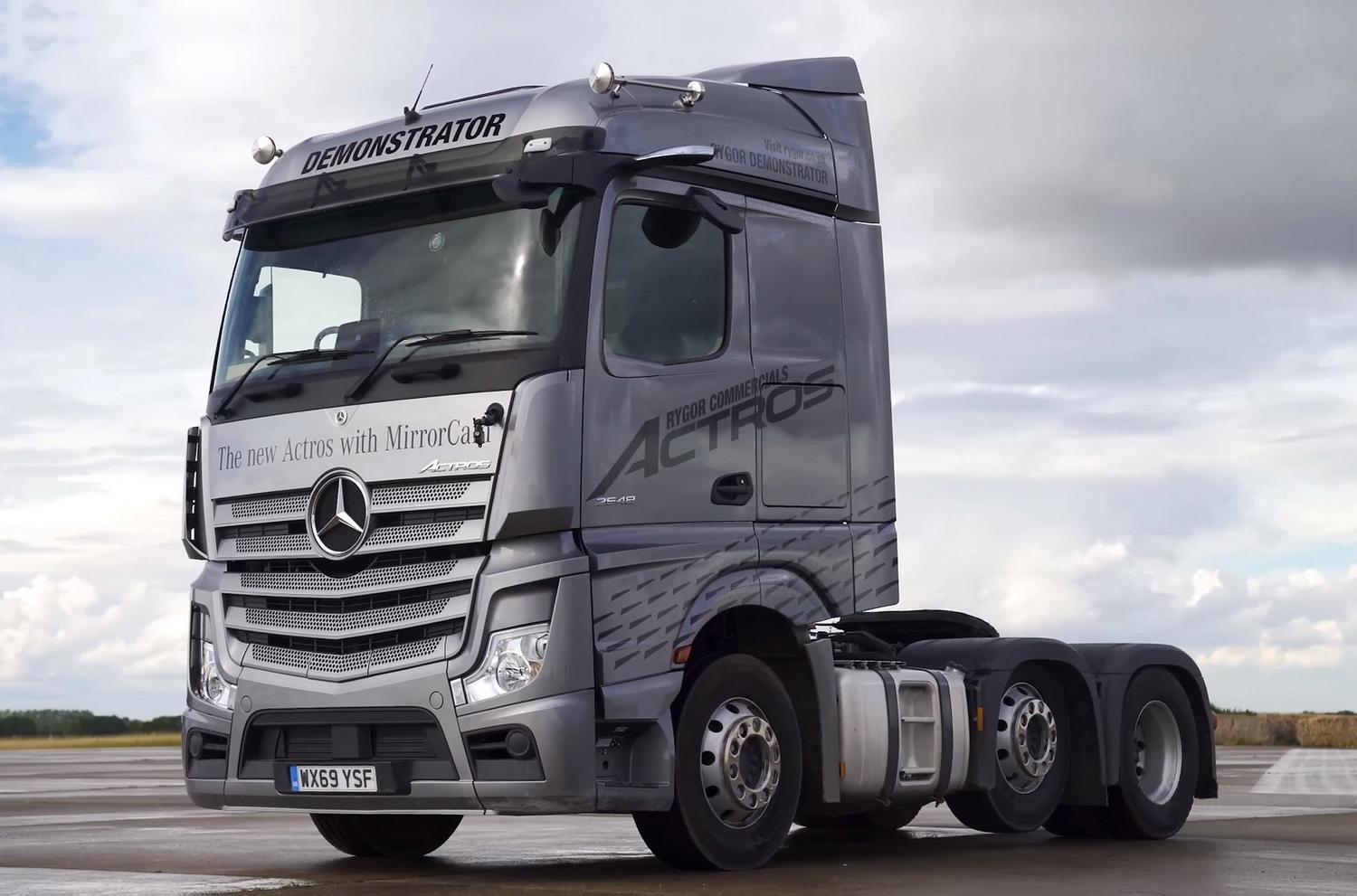 Фура Вольво и Mercedes Benz Actros