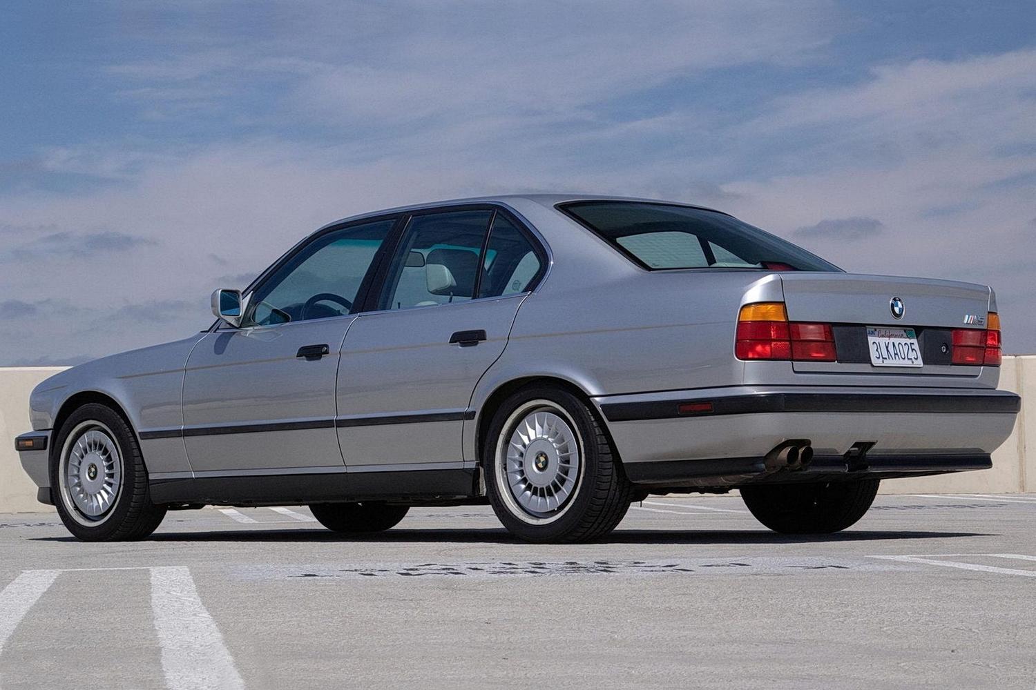 Ухоженную BMW M5 E34 с пробегом 396 тысяч км продают на аукционе — Motor