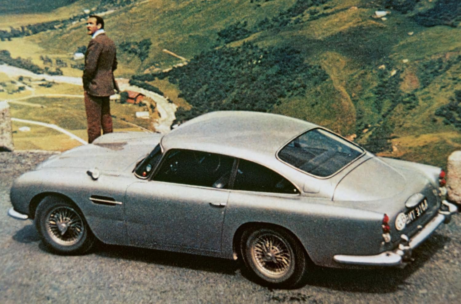 Угнанный в 90-х Aston Martin Джеймса Бонда нашли на Ближнем Востоке — Motor