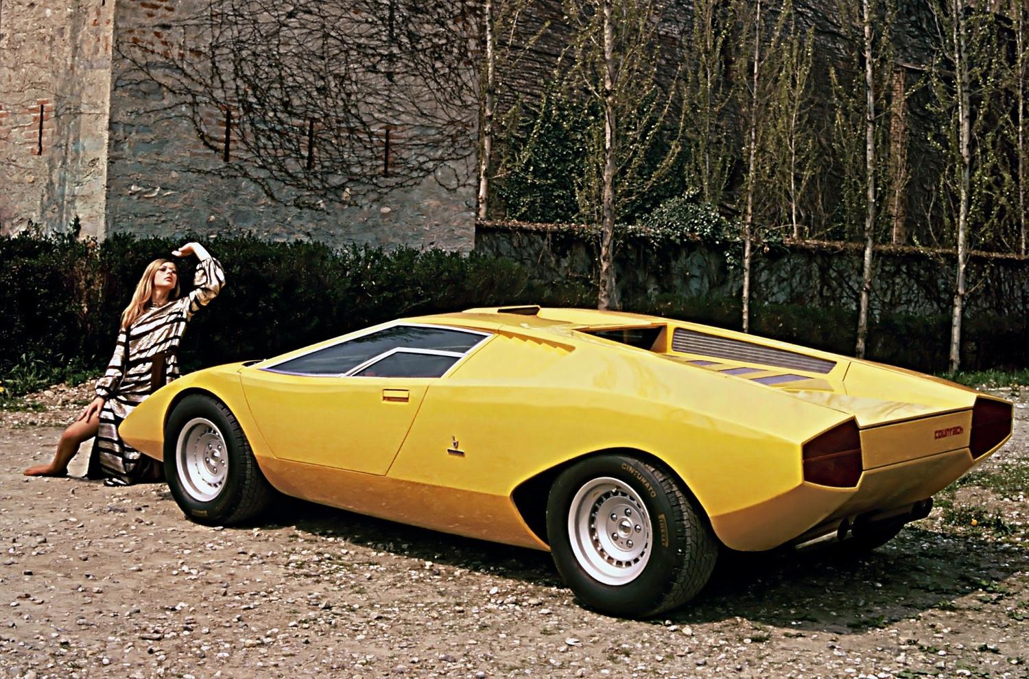 Lamborghini    Countach  Motor