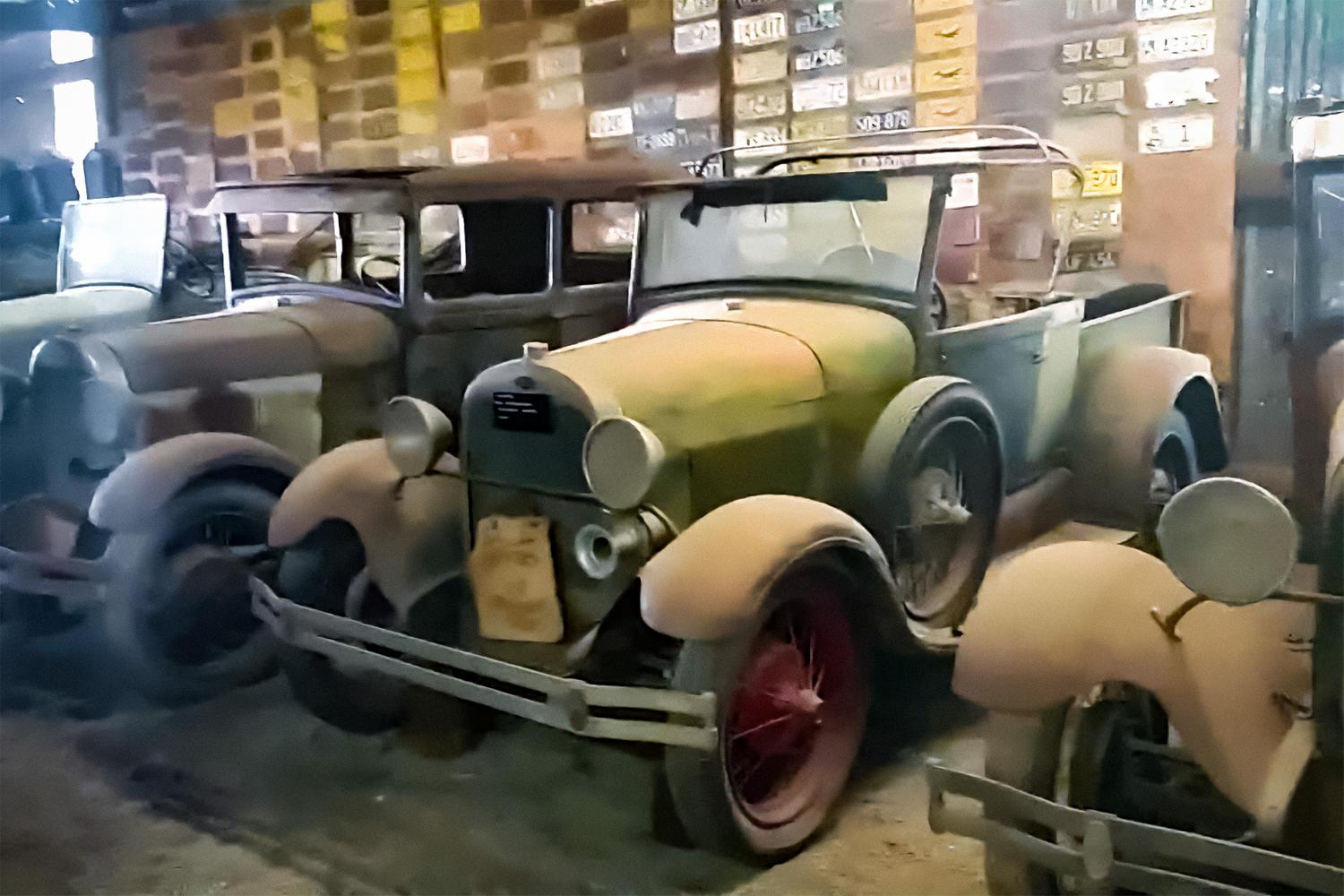 Видео: крупнейшая коллекция 100-летних Ford из заброшенного сарая — Motor