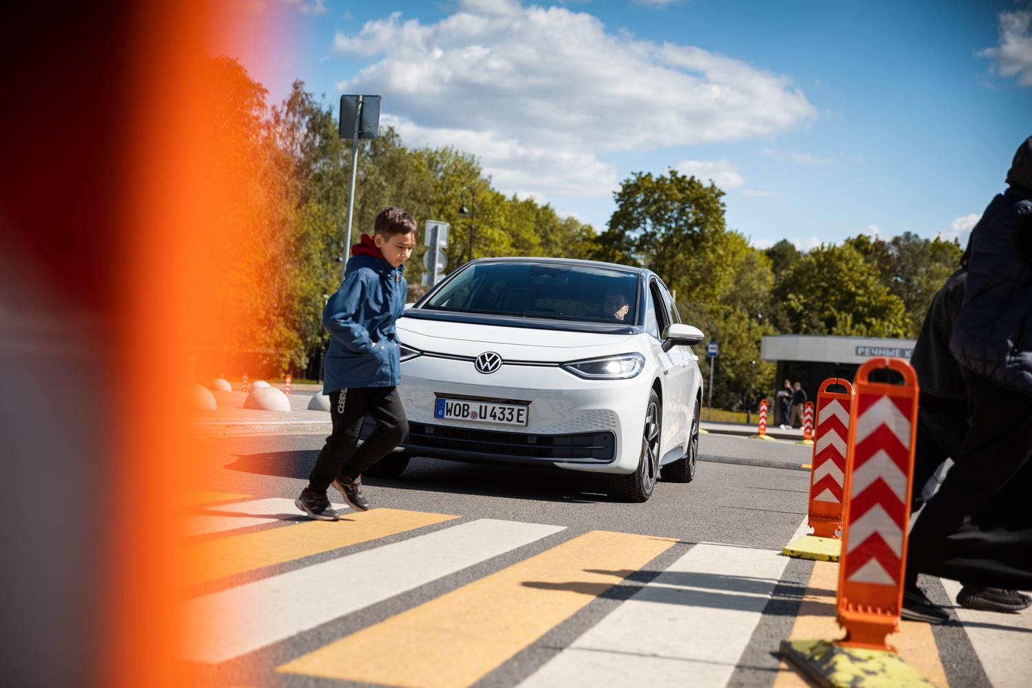 Немецкий электрохэтч, который стоит как Tesla и не врет о запасе хода —  Тест-драйв — Motor