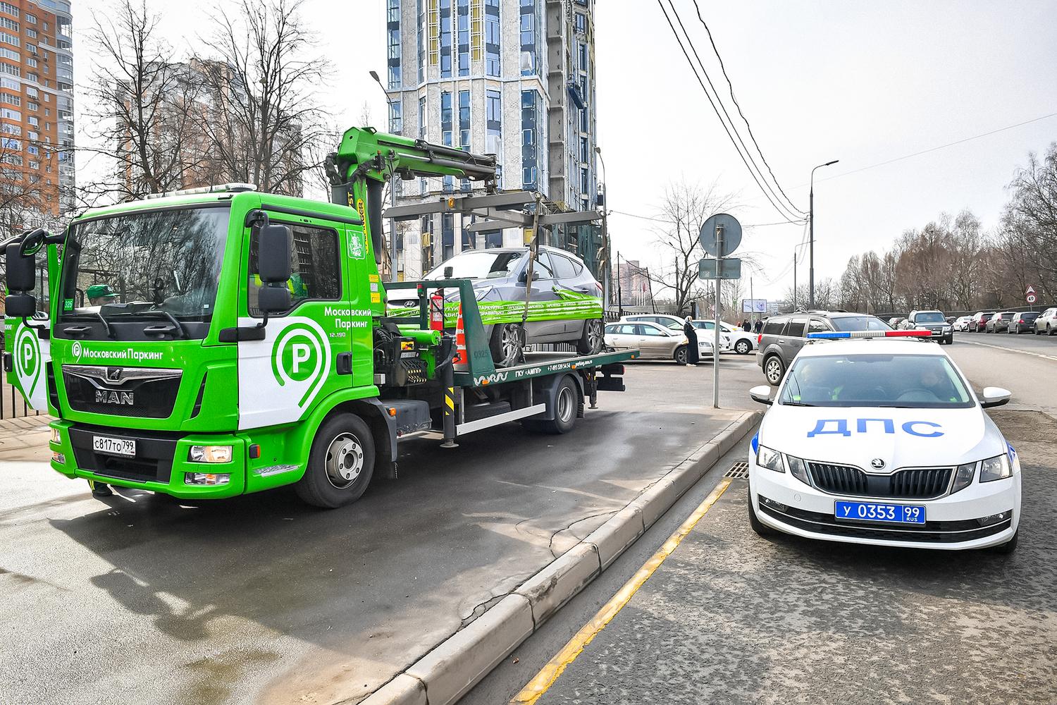 В Москве резко выросло число штрафов за нарушение правил парковки. И вот  почему — Motor