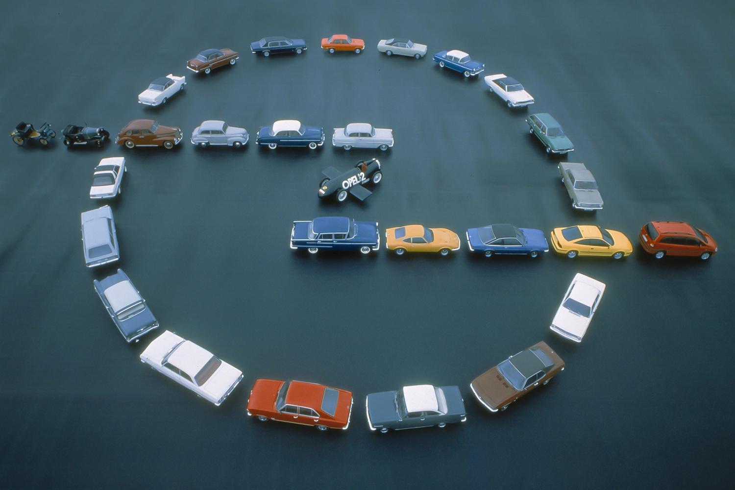 Вспоминаем 16 автомобилей марки, повлиявших на автомобильный мир —  Читальный зал — Motor