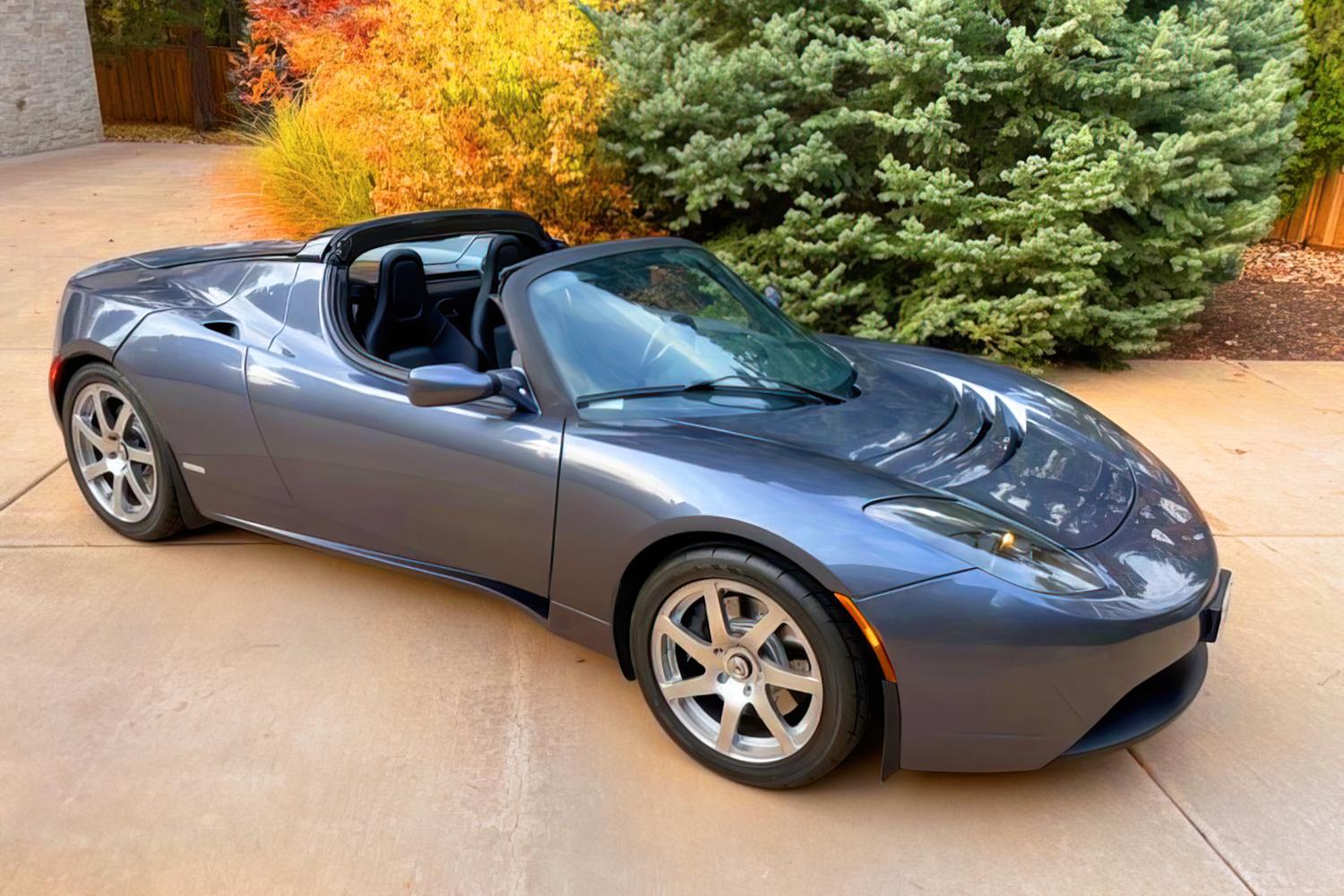 Tesla Roadster 2008 года продали за 250 тысяч долларов. Это рекорд — Motor