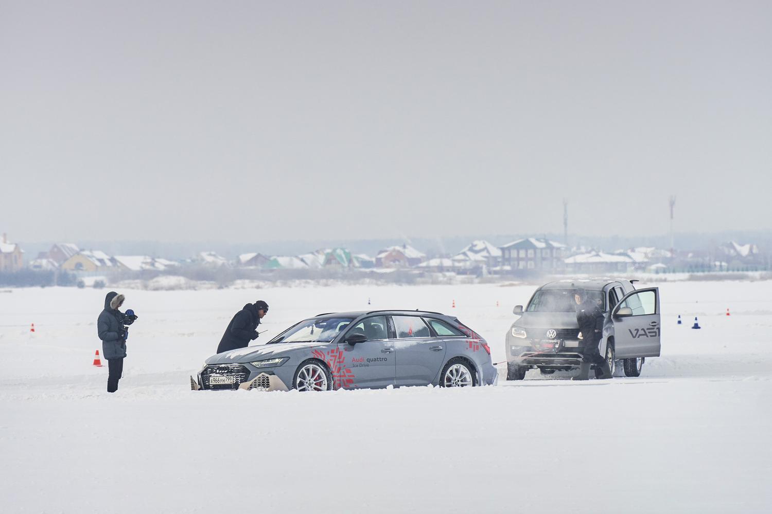 Ездим боком на RS-моделях и электрокарах Audi по замерзшему озеру —  Репортаж — Motor