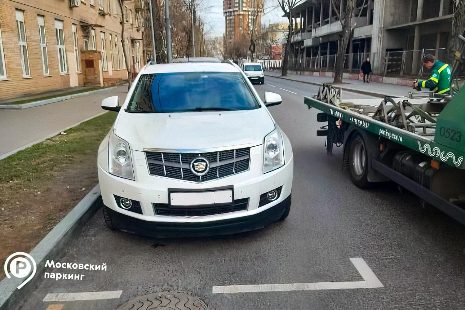 Bentley и Lamborghini: кто занимает инвалидные парковки в Москве — Motor