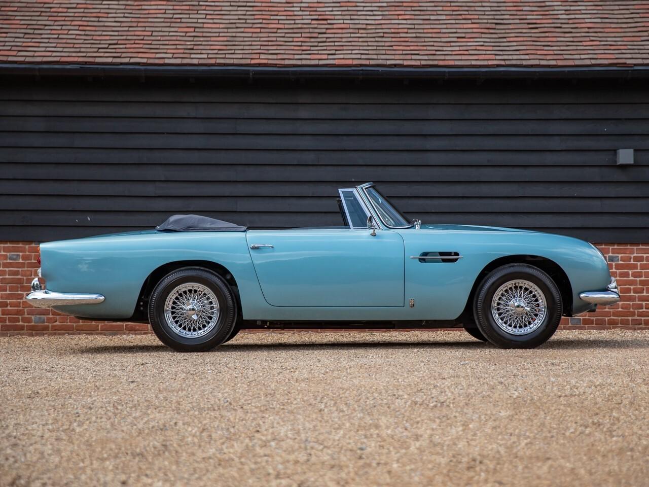 ASTON MARTIN ���������