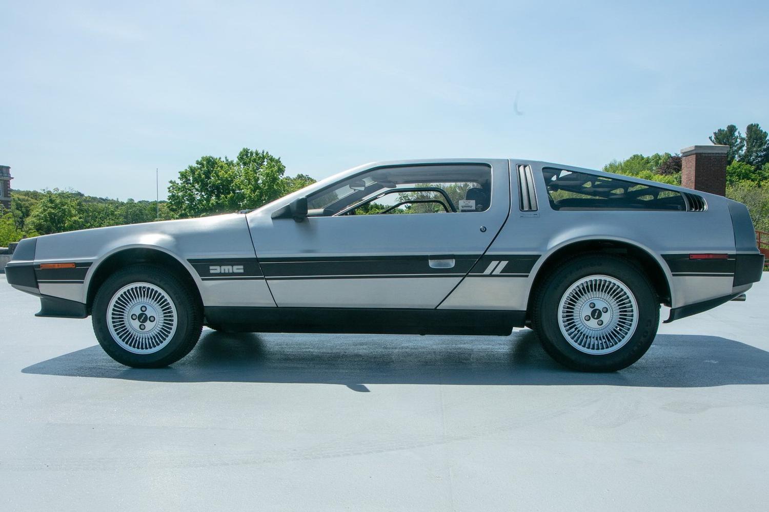 Почти новый DeLorean из фильма «Назад в будущее» пустят с молотка — Motor