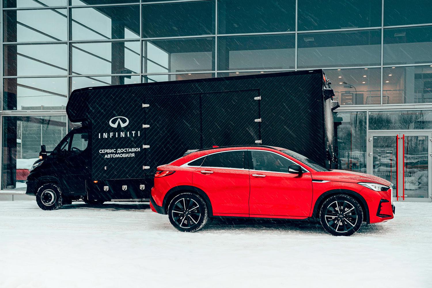 Infiniti отвезут в фирменный сервис в крытом фургоне — Motor