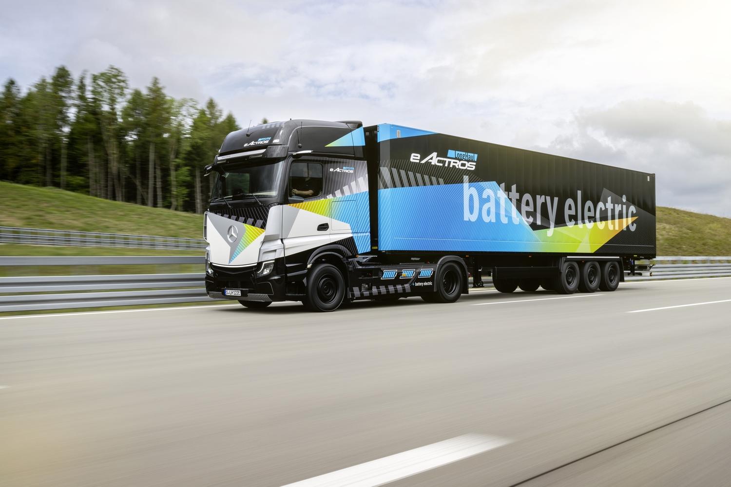 Mercedes-Benz показал электрический тягач eActros LongHaul — Motor