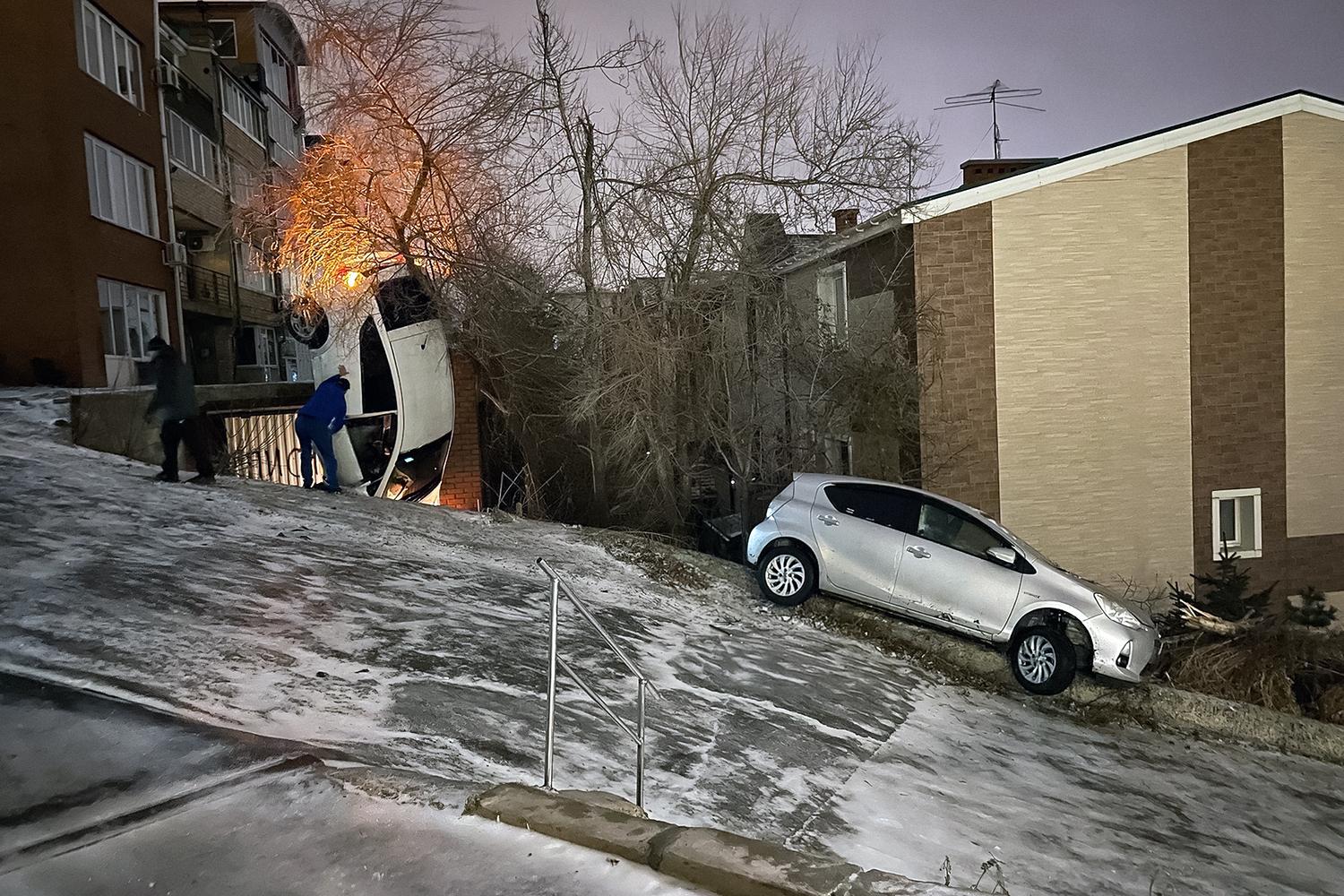 Каток на дорогах и 157 разбитых автомобилей: последствия гололеда в  Приморье — Motor