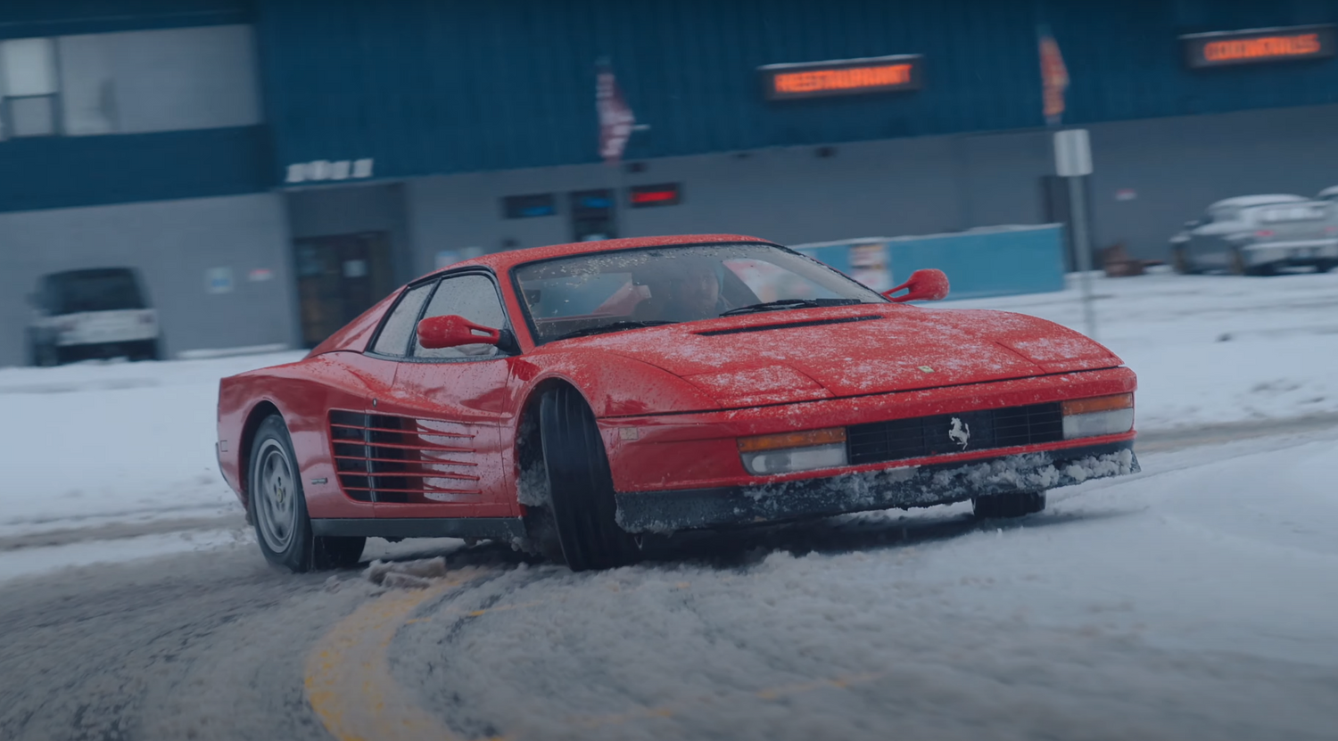 Посмотрите на зимний дрифт Ferrari Testarossa — Motor