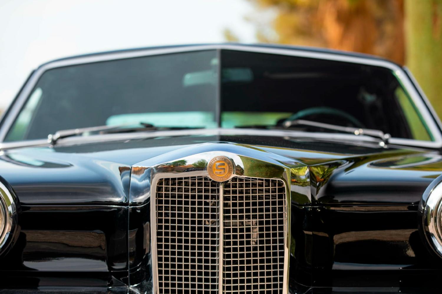 Stutz Blackhawk: очень дорогой и странный автомобиль сводил с ума  знаменитостей и основал стиль неоретро — Читальный зал — Motor