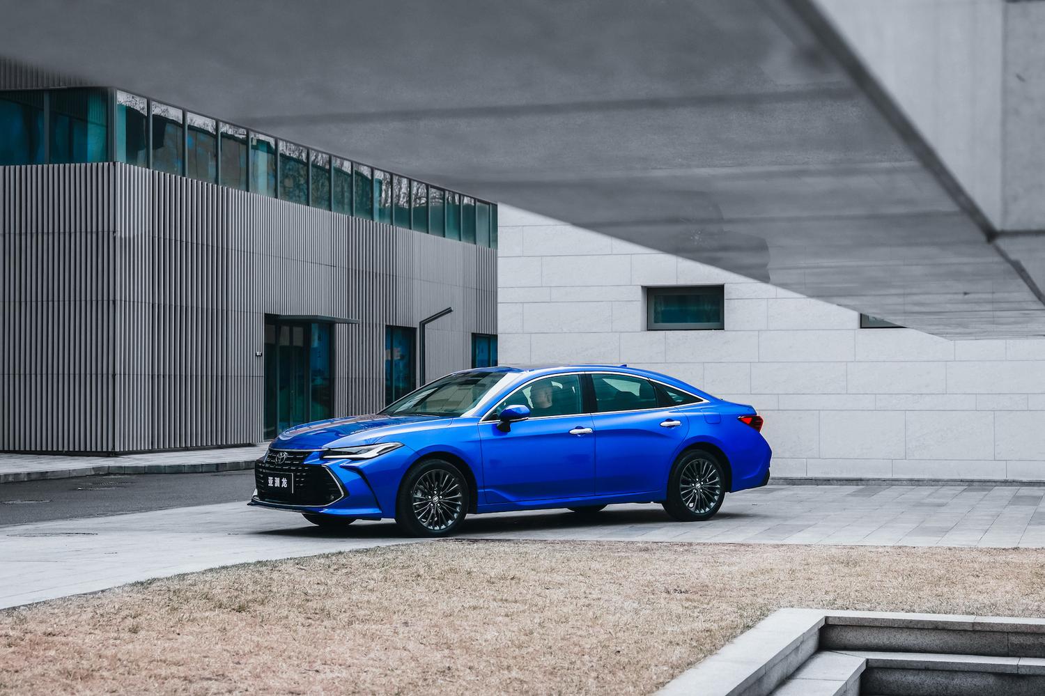 Тойота Авалон Новая