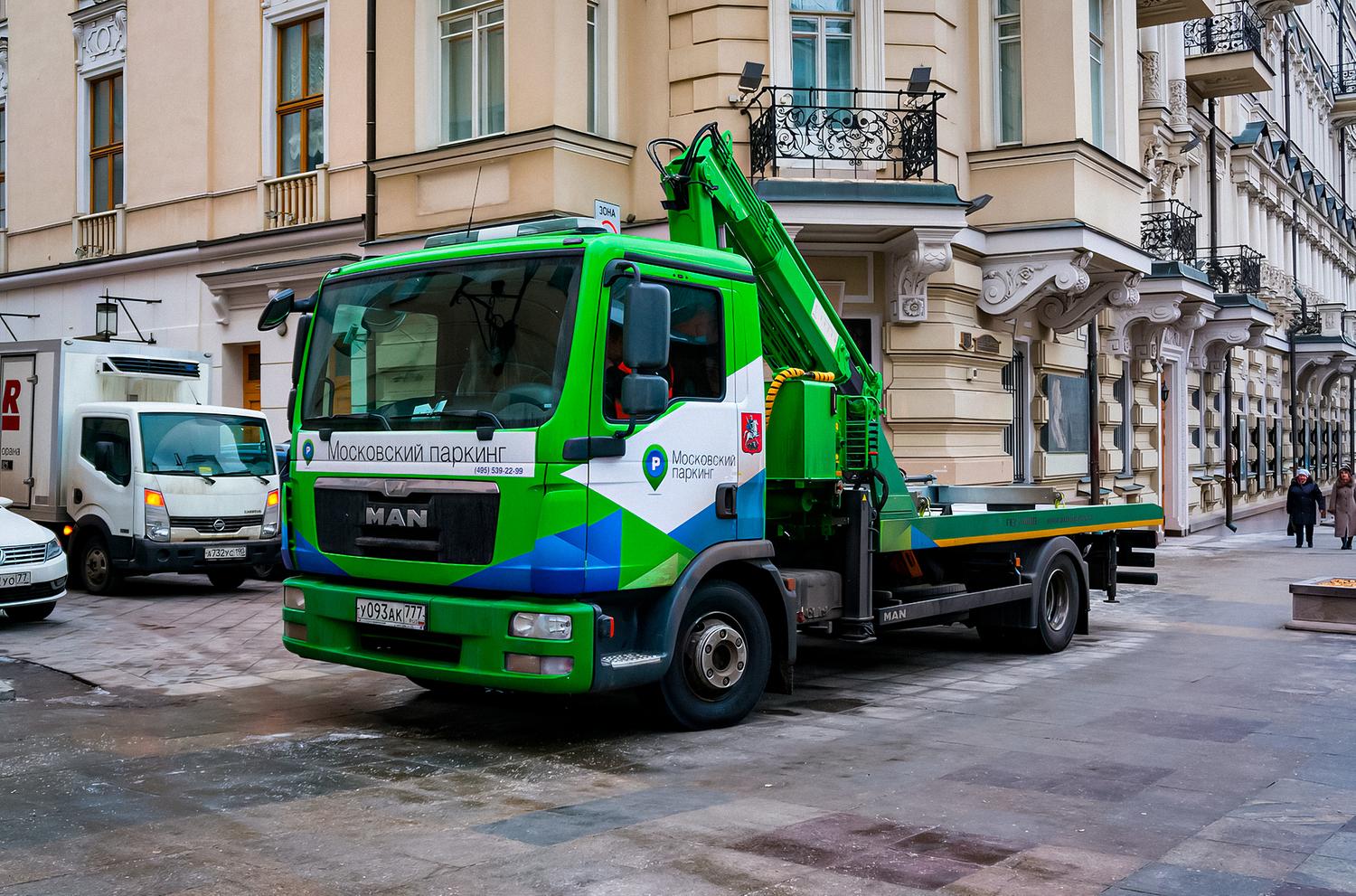 В Госдуме предложили смягчить правила парковки в Москве — Motor