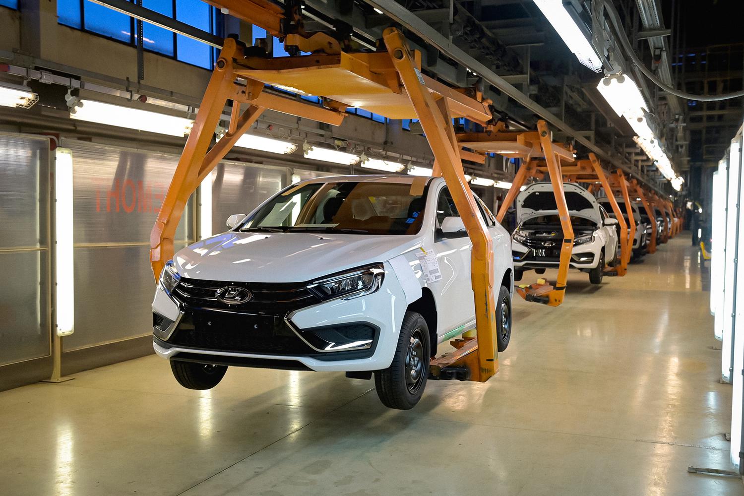 АвтоВАЗ заверил, что дефицита новых Lada Vesta нет — Motor