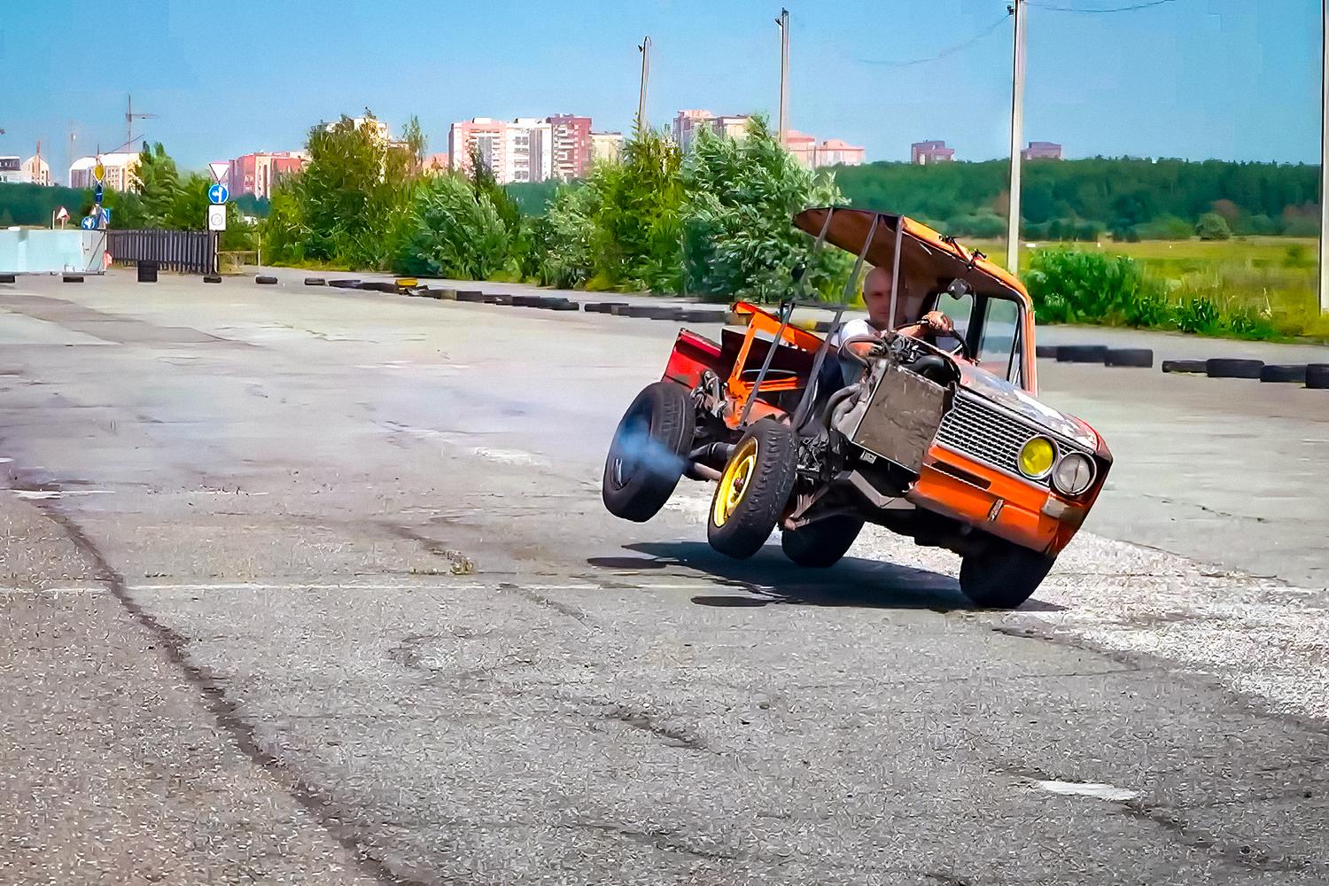 Видео: посмотрите на «арабский» дрифт на половине «Жигулей» — Motor