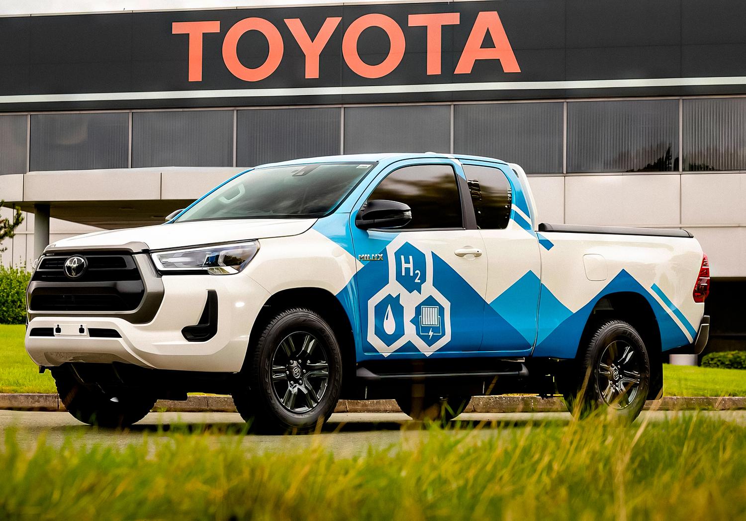 Toyota перевела пикап Hilux на другое топливо — Motor