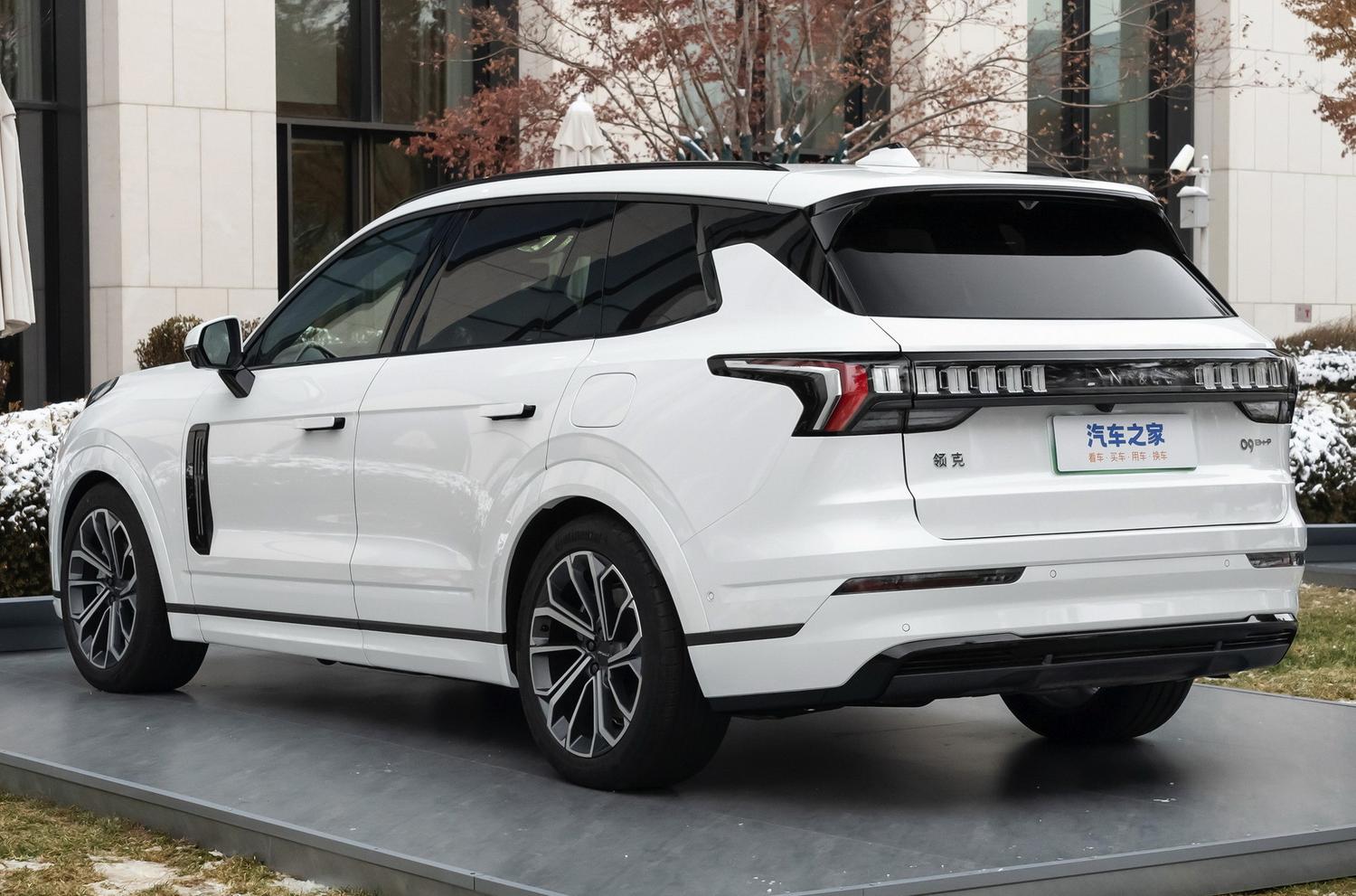 Трехрядный гибрид Geely на базе Volvo XC90: рестайлинг и снижение цен —  Motor