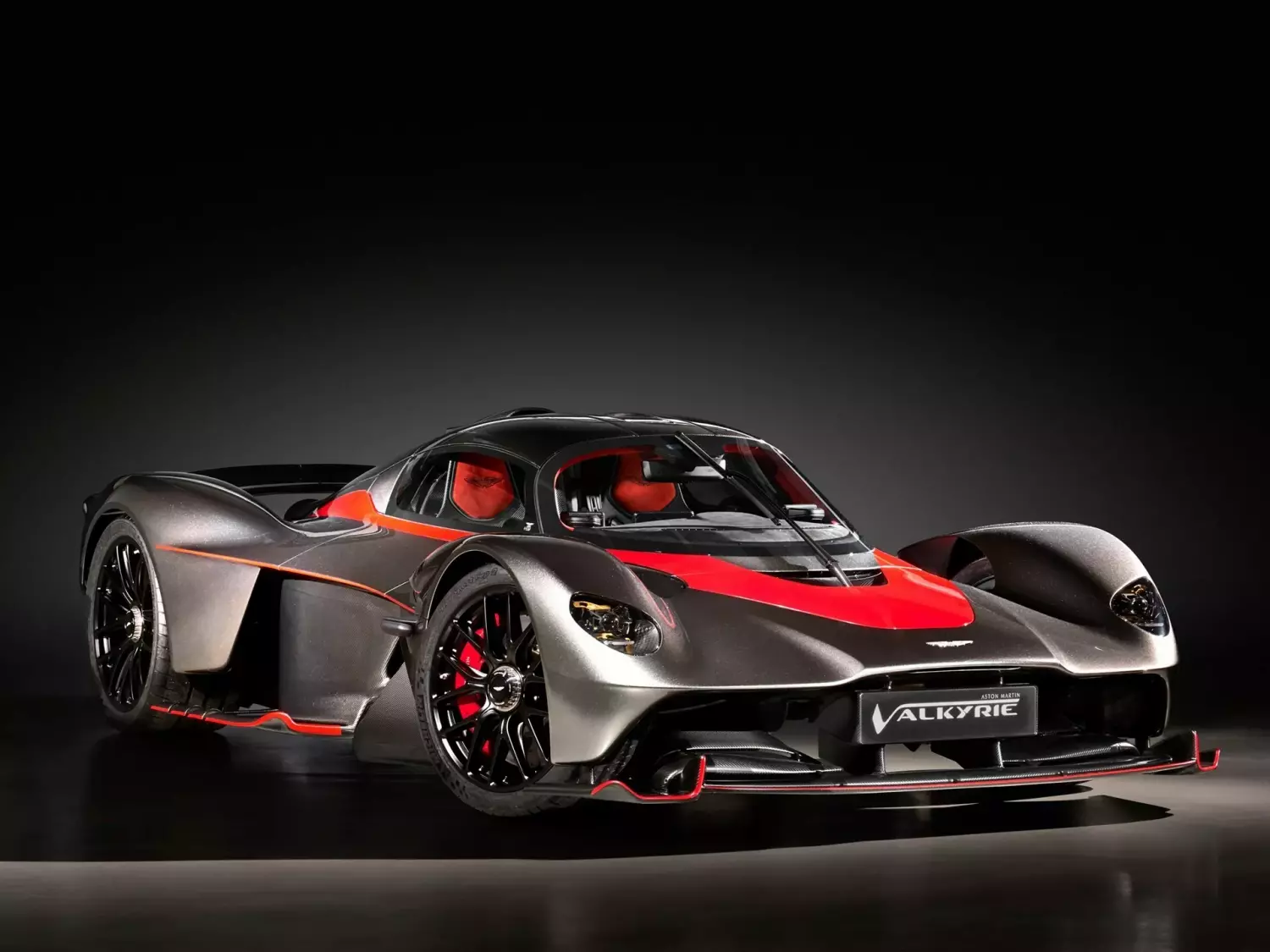 ���� ������� ASTON MARTIN