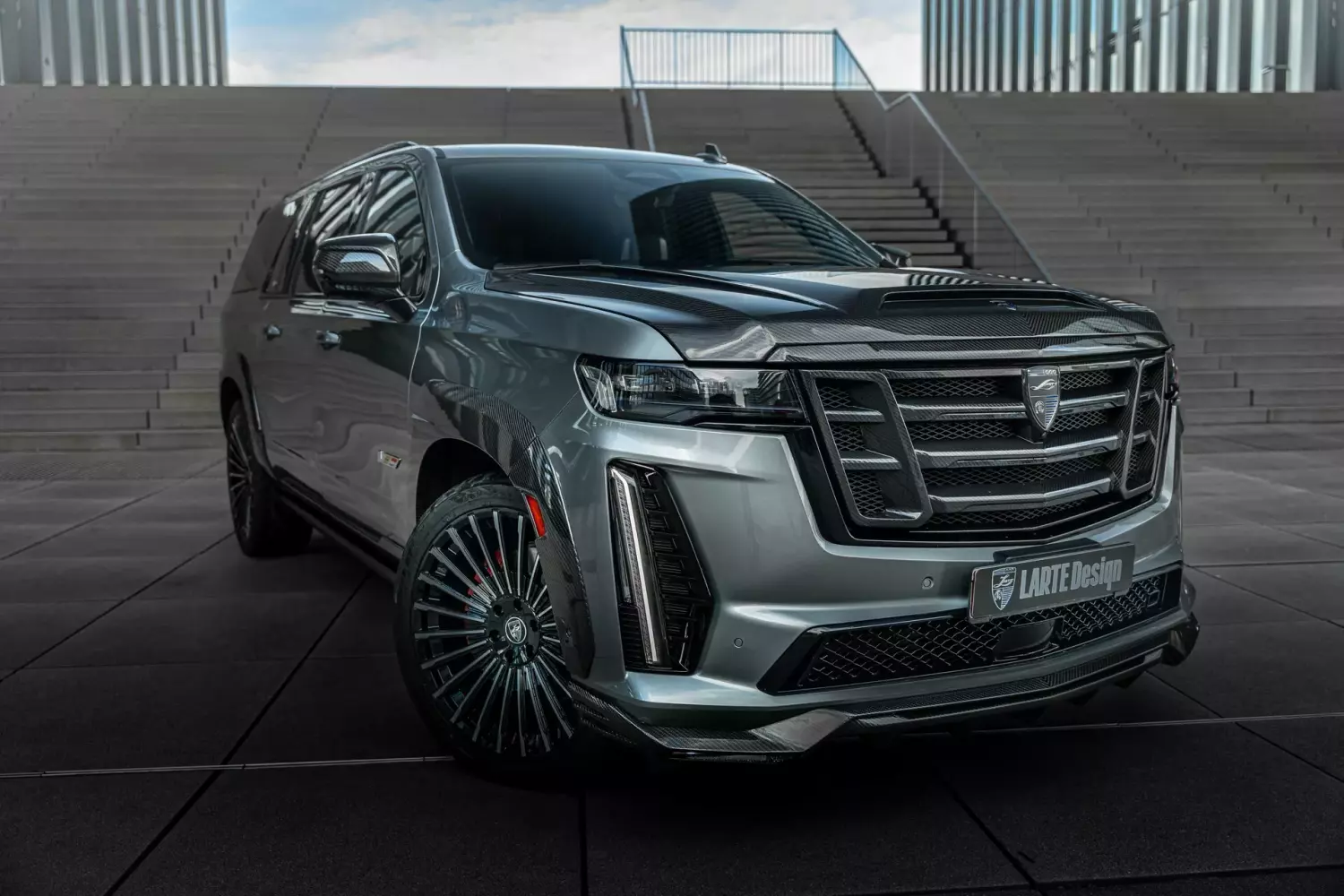 Российские тюнеры сделали для Cadillac Escalade обвес по цене автомобиля —  Motor