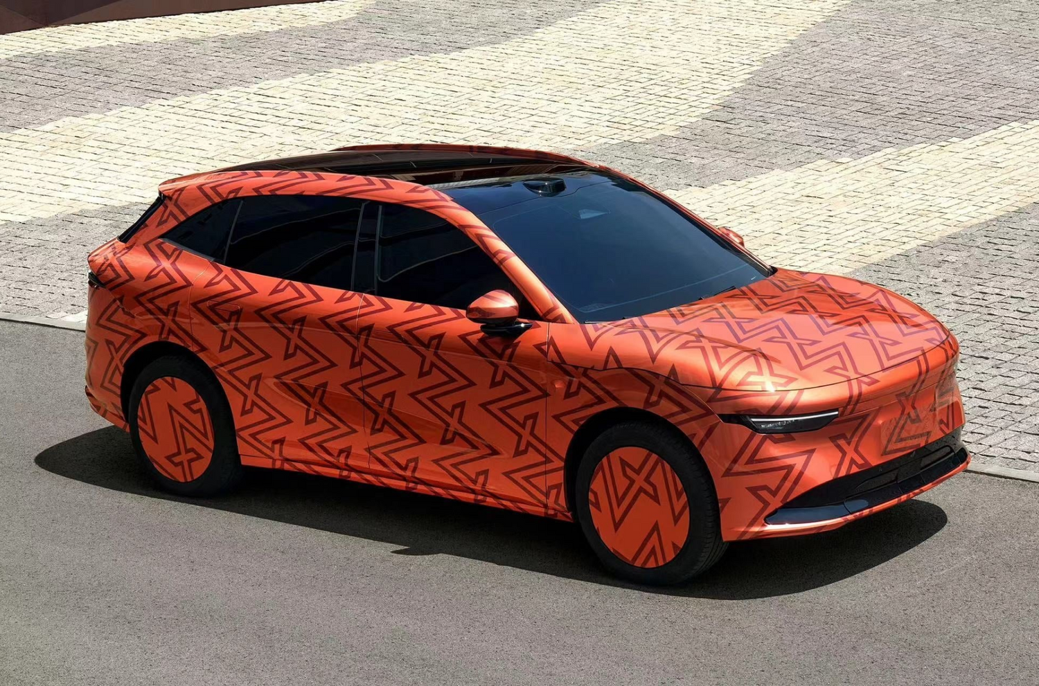 TESLA ��� ZEEKR