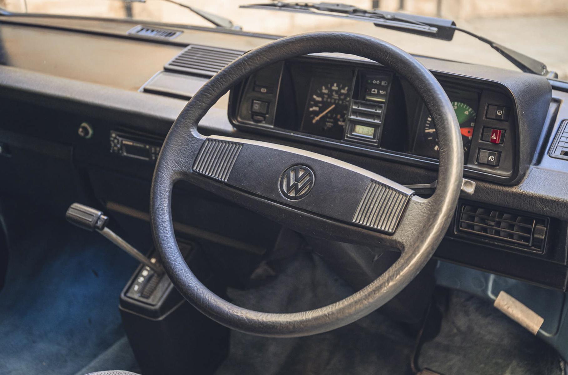 Volkswagen Caravelle Стівена Хокінга пустять з молотка