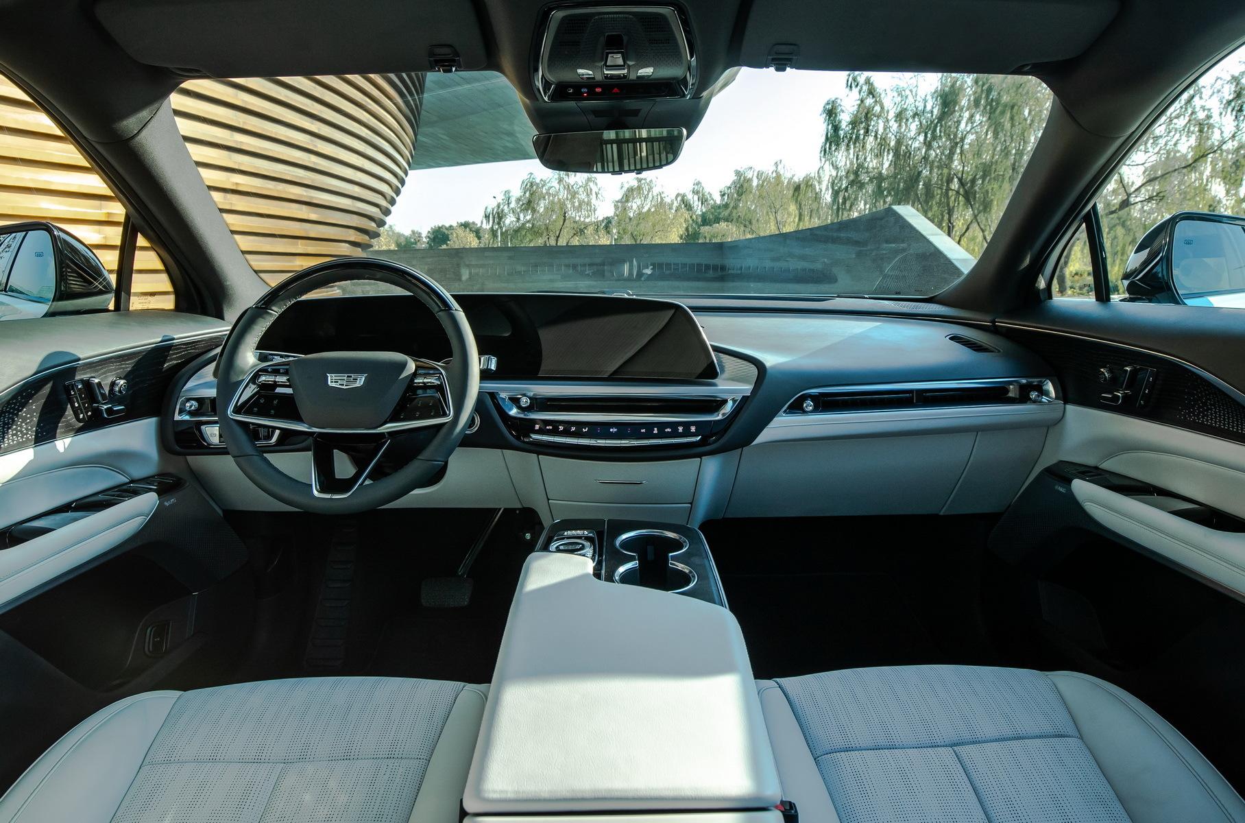 Интерьер Cadillac Lyriq