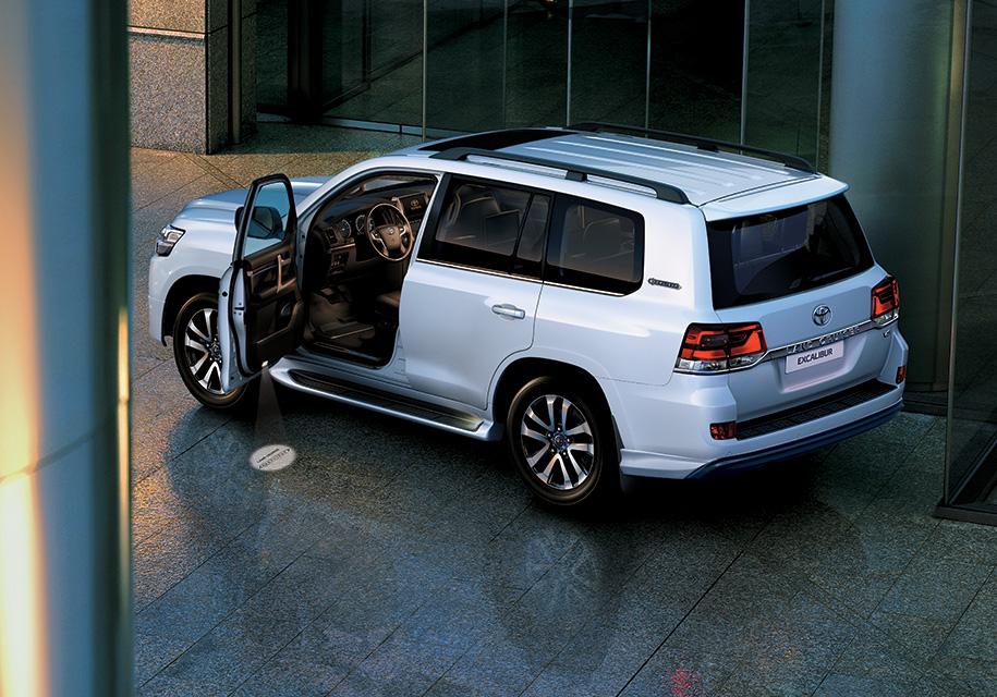 Тоета Land Cruiser двести Excalibur пришел в Россию