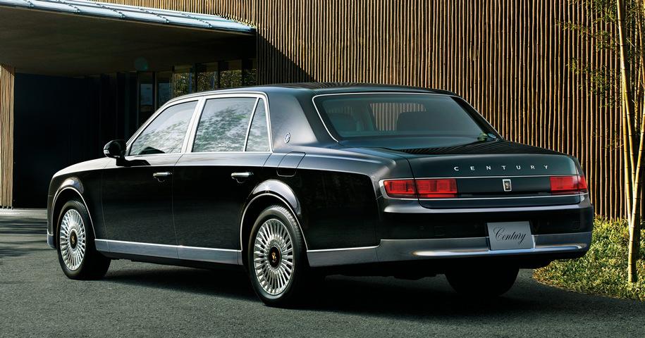 sedan toyota ocenili v stoimost