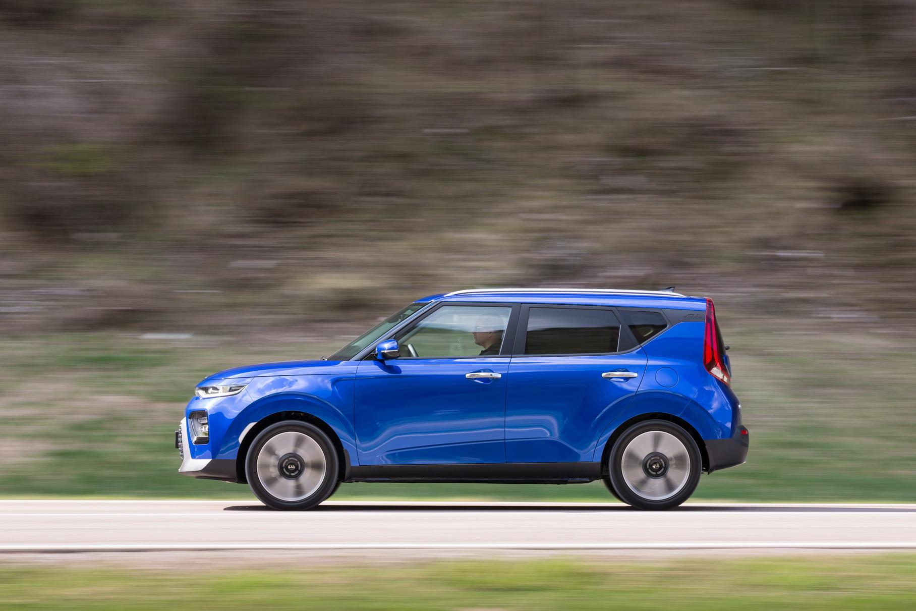 test kia soul novogo pokoleniya yarkaya