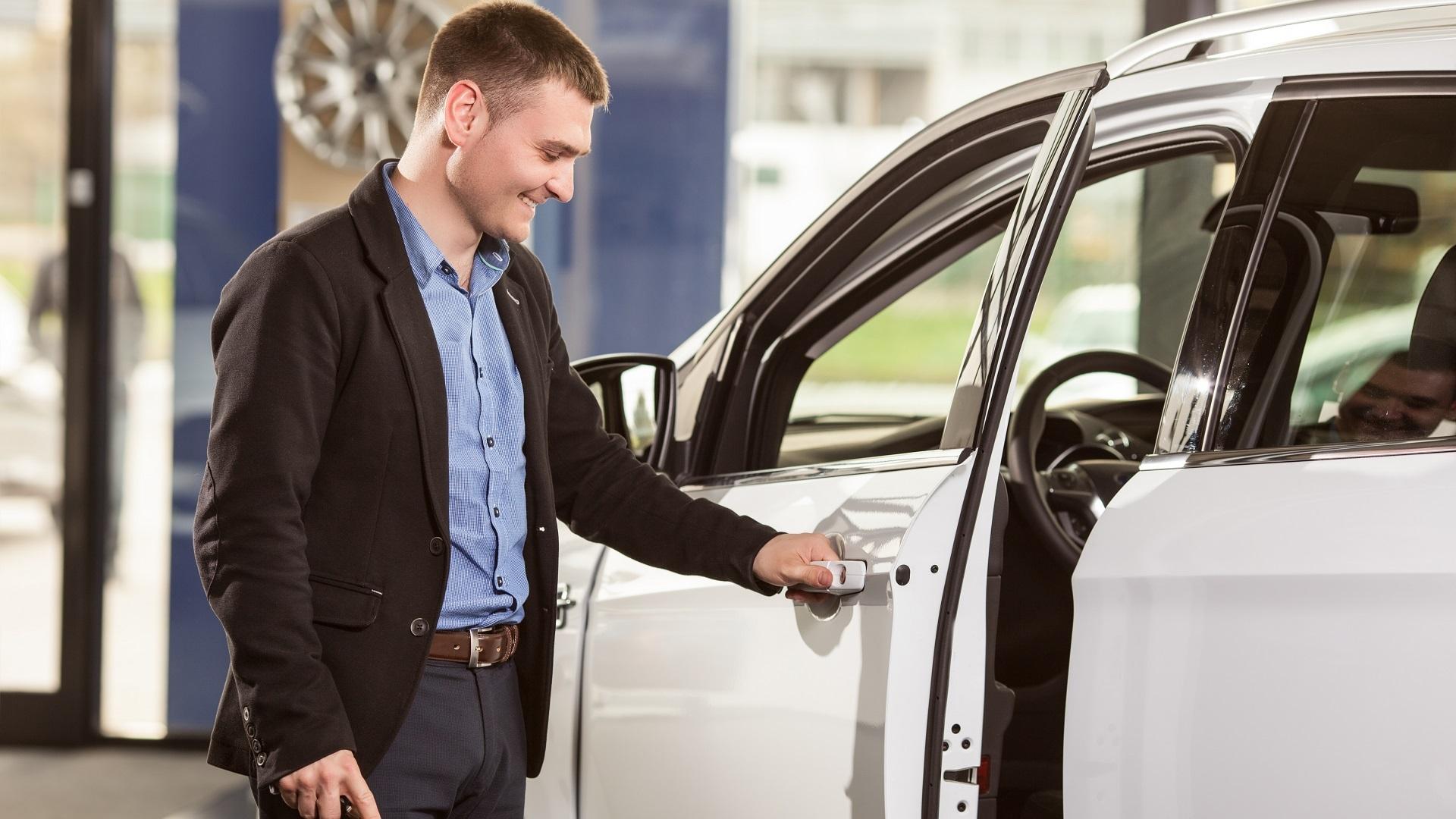 Zvuk Zakryvaniya Dverej V Avtomobile Sozdayut Inzhenery Motor