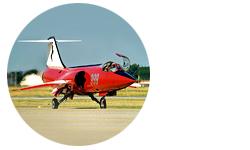 Один из истребителей F-104S был окрашен в красный цвет и встал на пожизненную стоянку на территории тестовой трассы Ferrari в Маранелло.